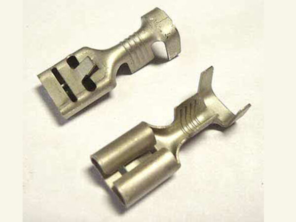 Amp Fastin-Faston With Locking Tab